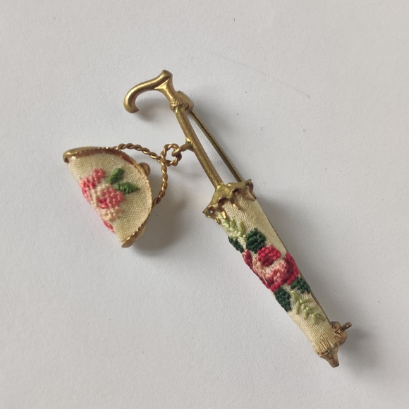 Vintage Retro Parasol and Lady's Purse Brooch w/ Petit Point Embroidery - Picture 13 of 13